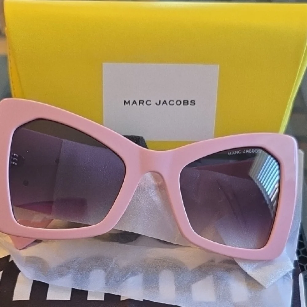 NIB Marc Jacobs Pink Sunglasses with Silver Accent Full Inclusion - Picture 12 of 12